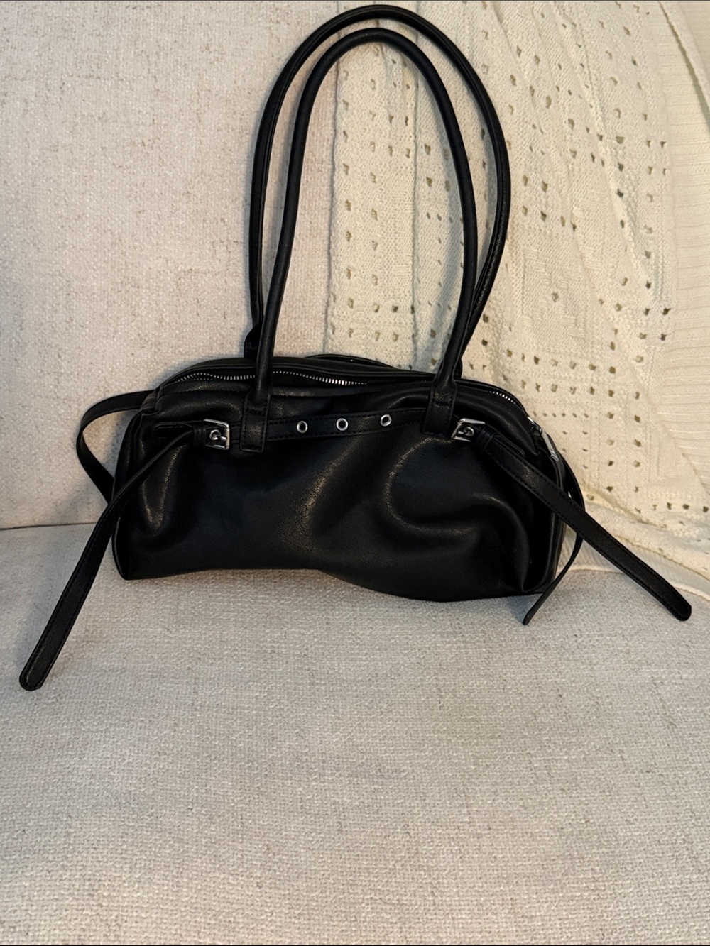 Classic Black Shoulder Bag - Sleek Everyday Tote